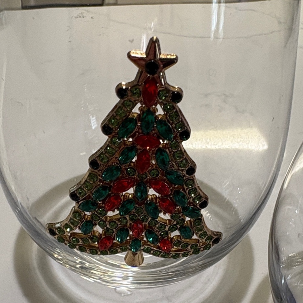 Holiday Tree Stemless Wine Glasses - Picture 3 of 4